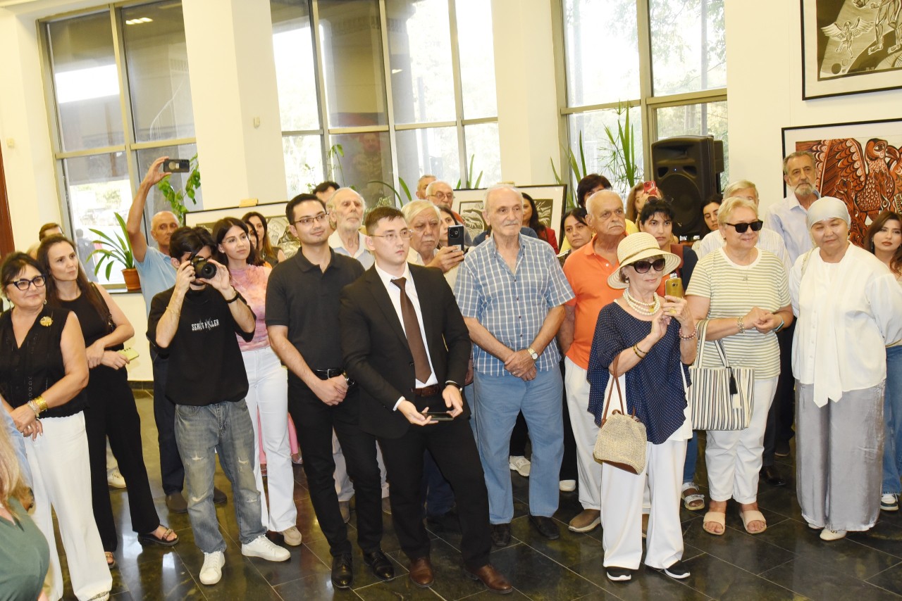 Batuxan Baymenin Bakıda sərgisi açıldı - FOTOLAR